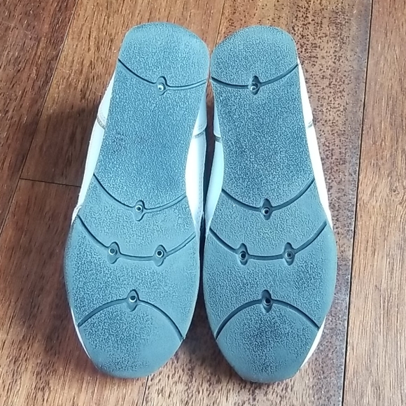 Lands' End | Breathable Sneakers - Picture 8 of 10